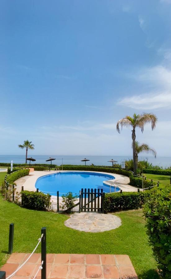 Ikram Front Beach Bermuda Beach Apartman Estepona Kültér fotó